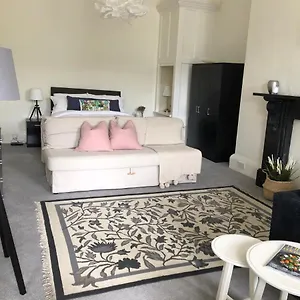 Apartment Grosvenor Place Spacious Studio